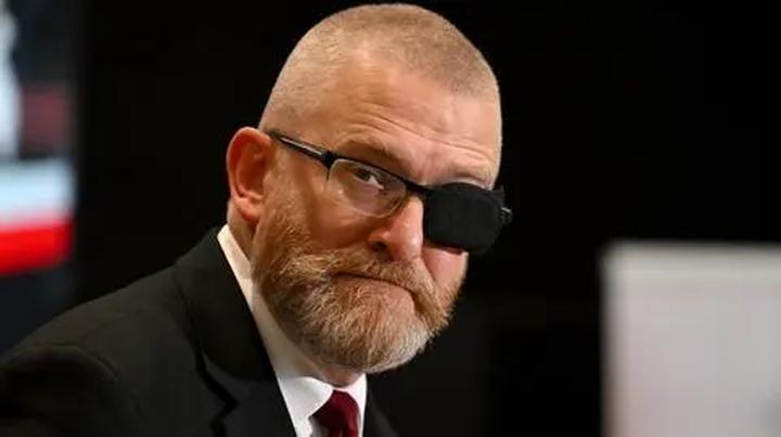 Polityczne korzenie i ugrupowania