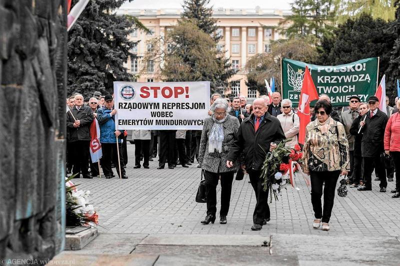 Dezubekizacja służby więziennej