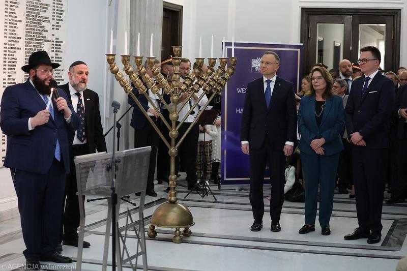 Genealogia posłów i pochodzenie