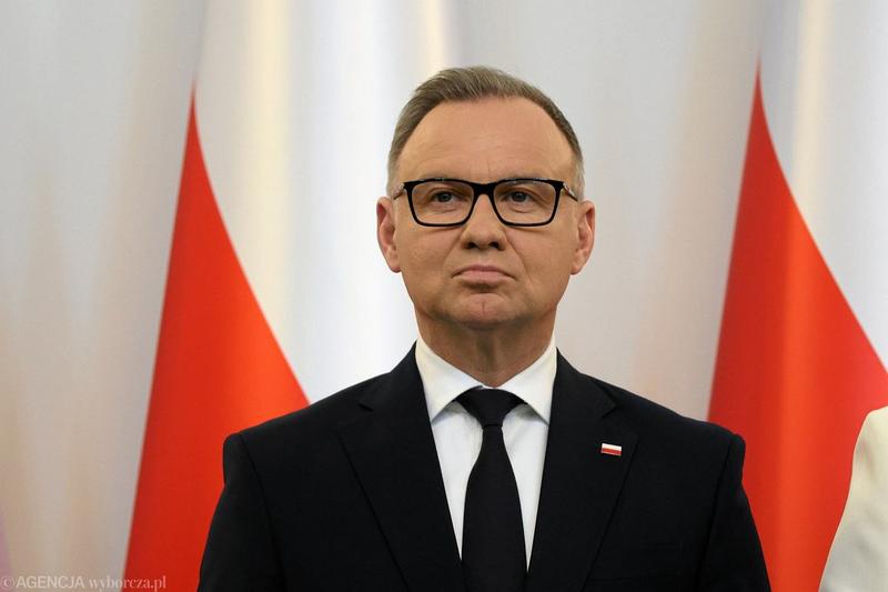 Ile naprawdę ma wzrostu prezydent Duda? Odkryj zaskakujące fakty!