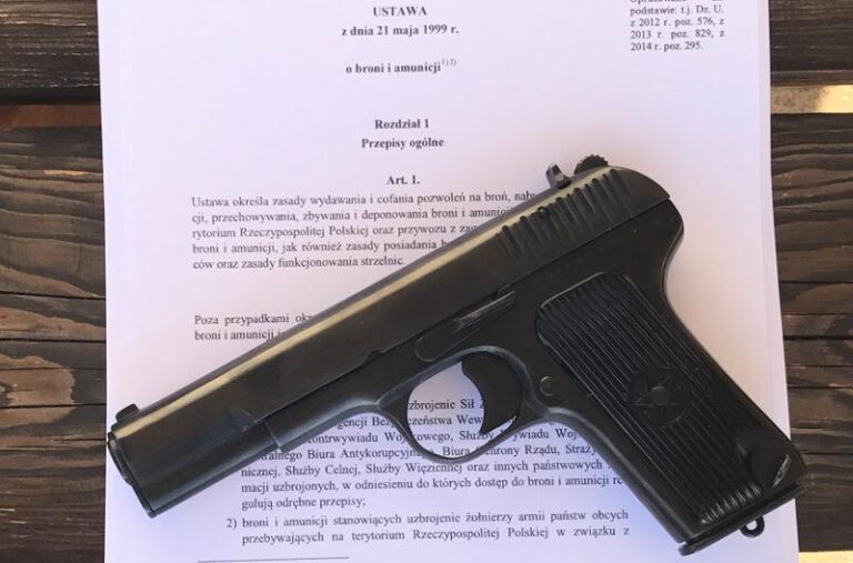 Kto nie zdobył licencji na broń? Analiza Art. 15 ustawy o broni i amunicji