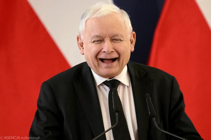Kaczyński w roli Napoleona: ryzykowne decyzje, które zmieniają oblicze polityki