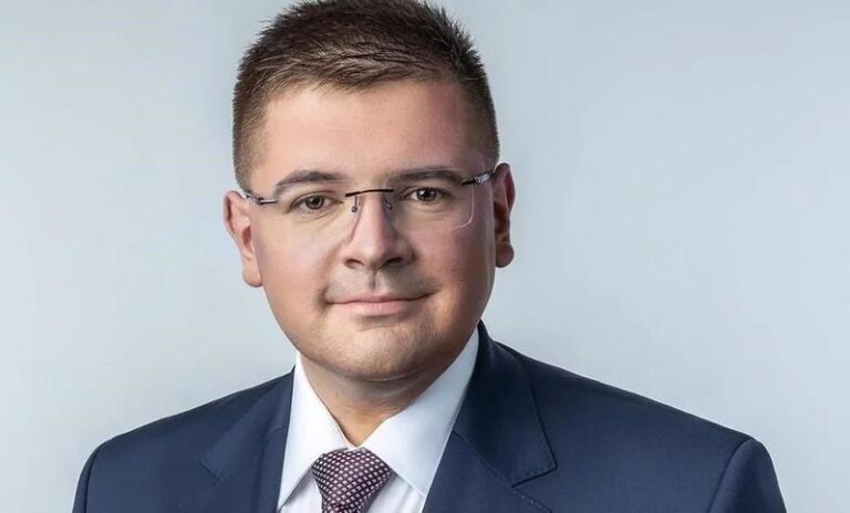 Kto przejmuje władzę po prezydencie? Kluczowe informacje o procedurze następstwa