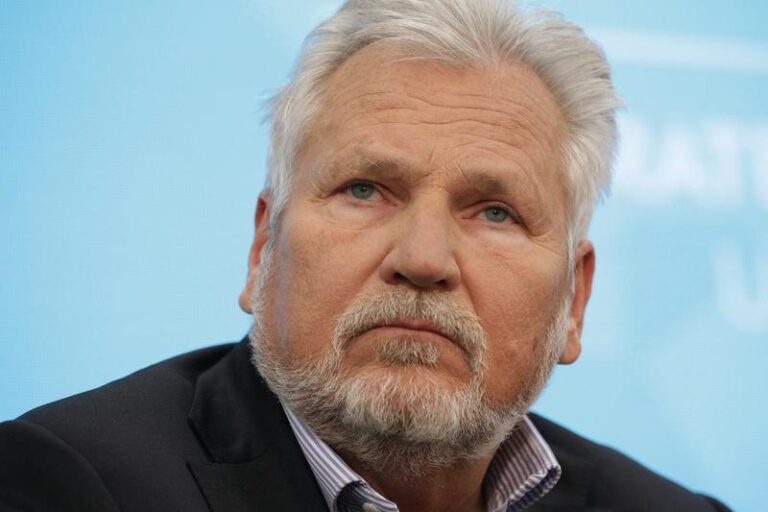 Zaskakujące fakty o Kwaśniewskim: Ile lat miał, gdy objął urząd prezydenta?