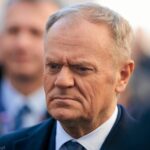 Donald Tusk i jego religijna tożsamość: co kryje się za politycznymi wyborami?