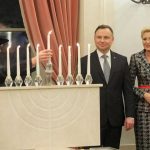 Kto wprowadził świece chanukowe do sejmu i jakie mają znaczenie?