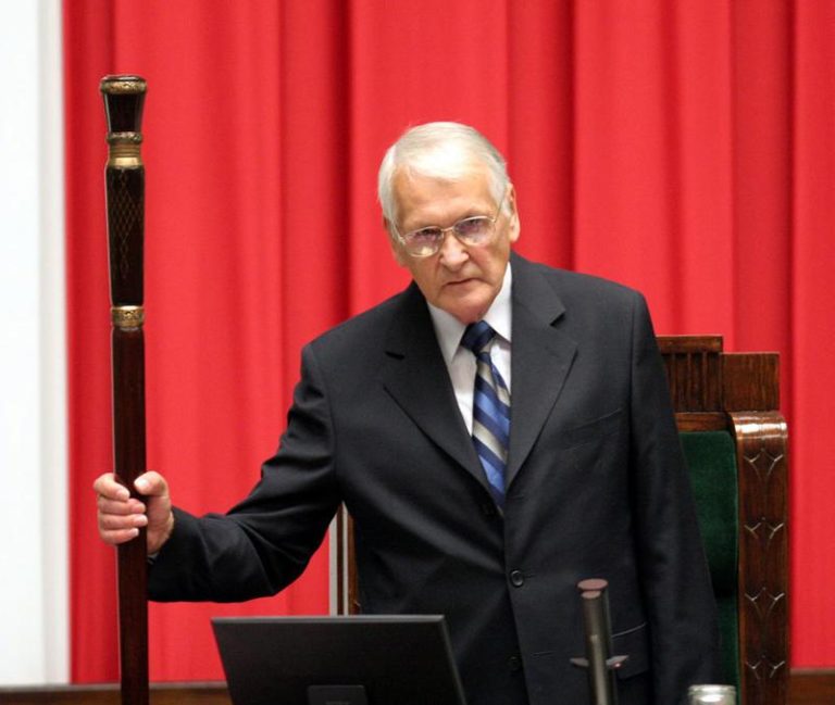 Marszałkowie w akcji: Kto stoi na czołowej pozycji w sejmie i senacie?