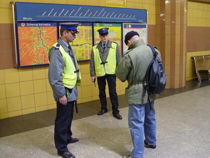 Zatrzymanie przez policję: kiedy zastosowanie ma Art 15 ust 1 pkt 3 ustawy o policji?