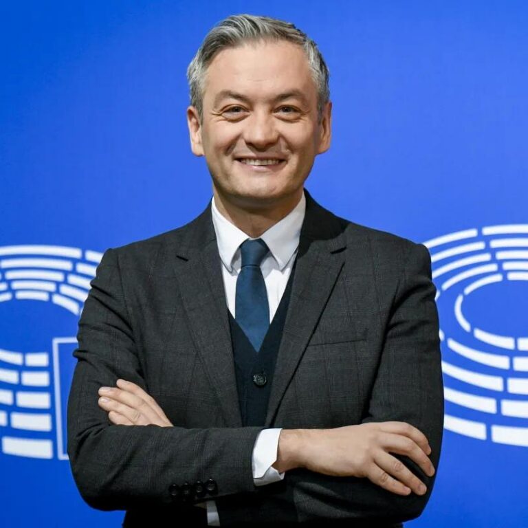 Robert Biedroń i Krzysztof Śmiszek: Historia miłości i partnerstwa w blasku reflektorów