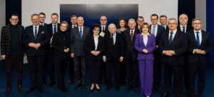 Jak PiS narusza zasady konstytucji? Kontrowersyjne przypadki w Polsce