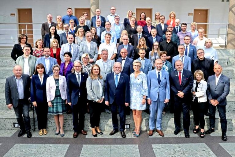 Kiedy senat ma prawo odrzucić ustawę? Odkryj proces i kluczowe terminy działania