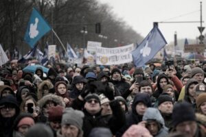 Skrajna prawica: co warto wiedzieć o jej konsekwencjach dla społeczeństwa