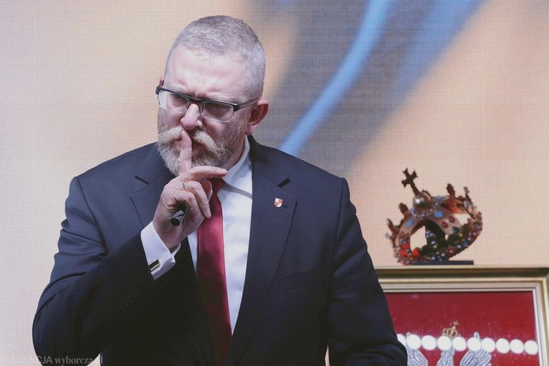 Kim jest Grzegorz Braun i dlaczego jego poglądy polityczne wzbudzają kontrowersje