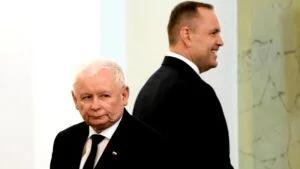 W co gra Kaczyński? Odkrywanie strategii jego działań w polskiej polityce
