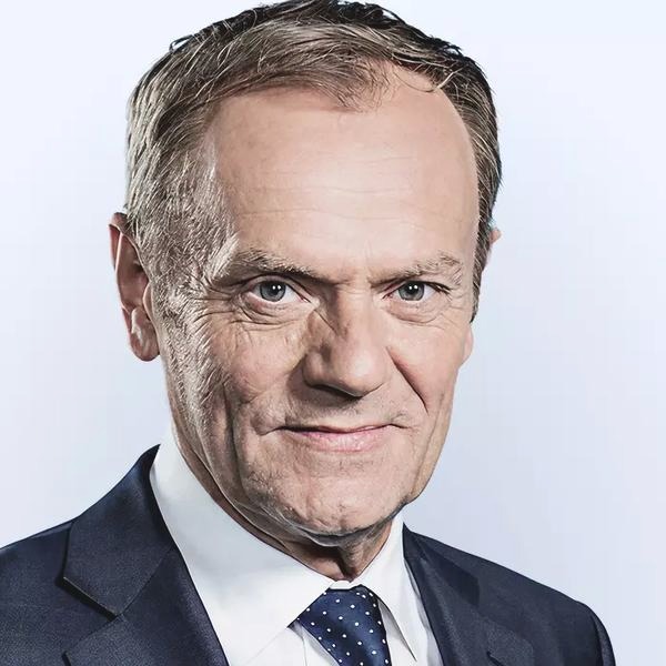 Czym Tusk dotarł do Smoleńska? Jaki samolot wykorzystano podczas wizyty w Katyniu