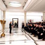 Kto zapalił świece chanukowe w Sejmie? Historia i znaczenie tradycji